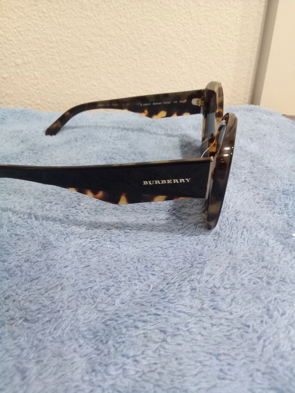 Burberry Tortoiseshell Oval Sunglasses - Brown & Black